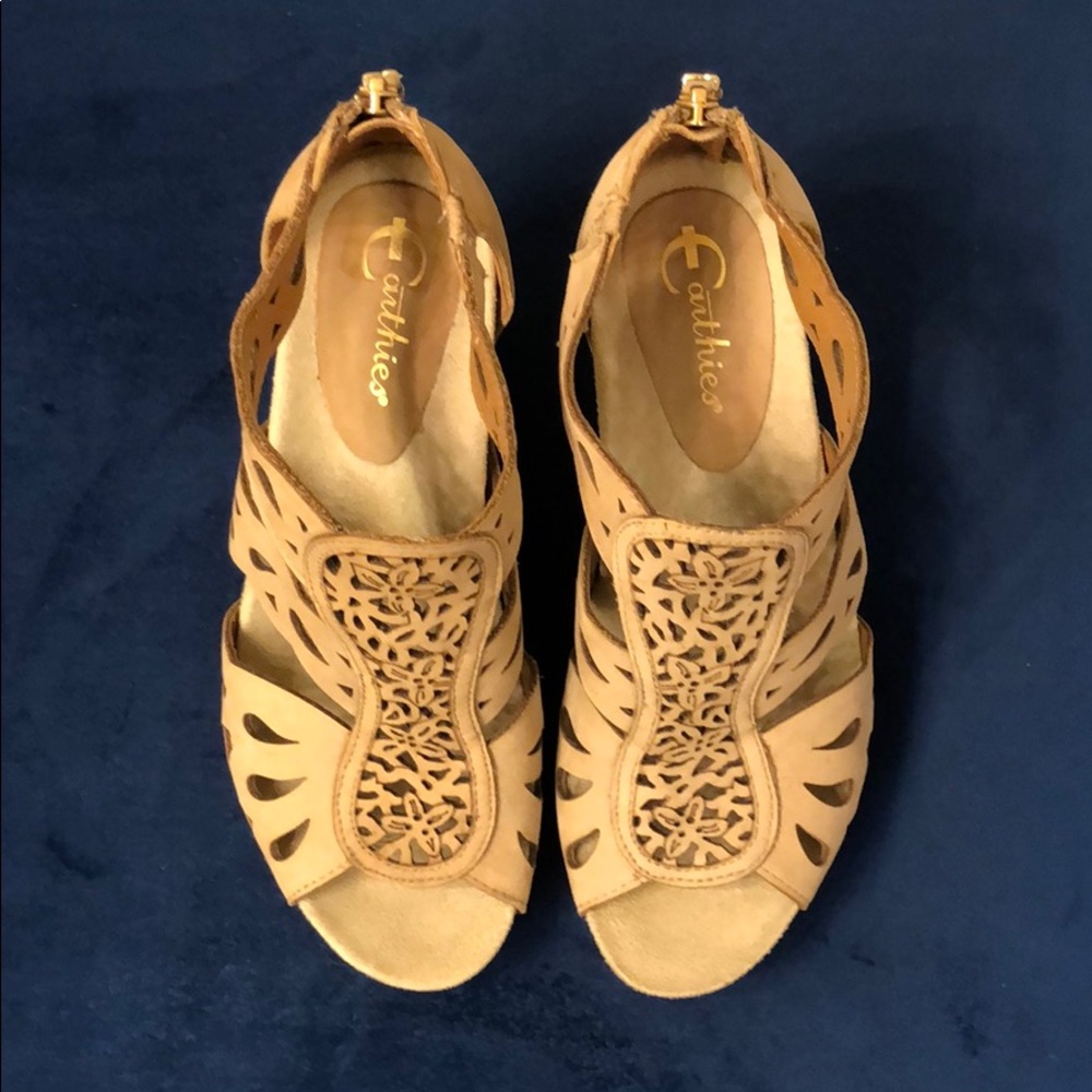 Earthies neutral color, comfort sandals